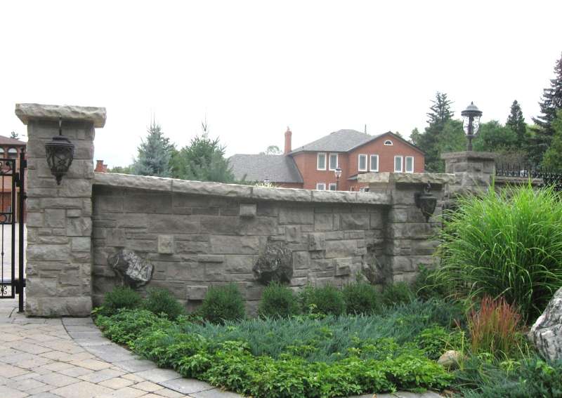 Natural stone wall